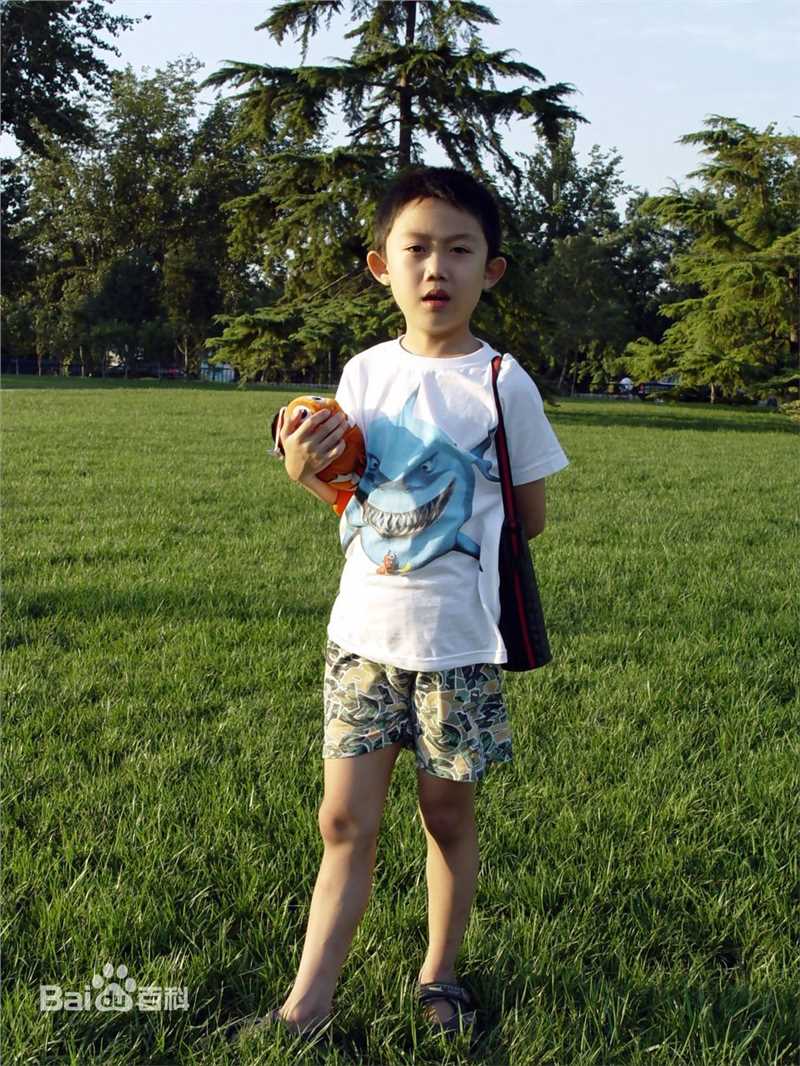 李恺悦生活照壁纸壁纸