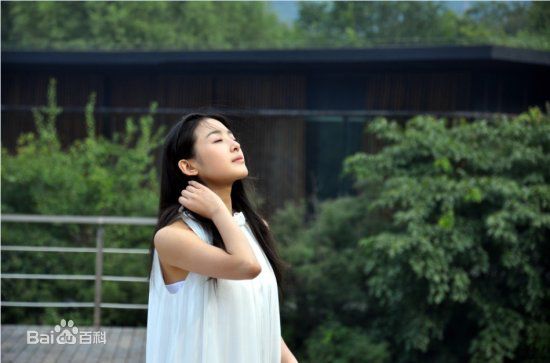 张含韵(Baby Zhang)MV花絮集锦素颜照壁纸