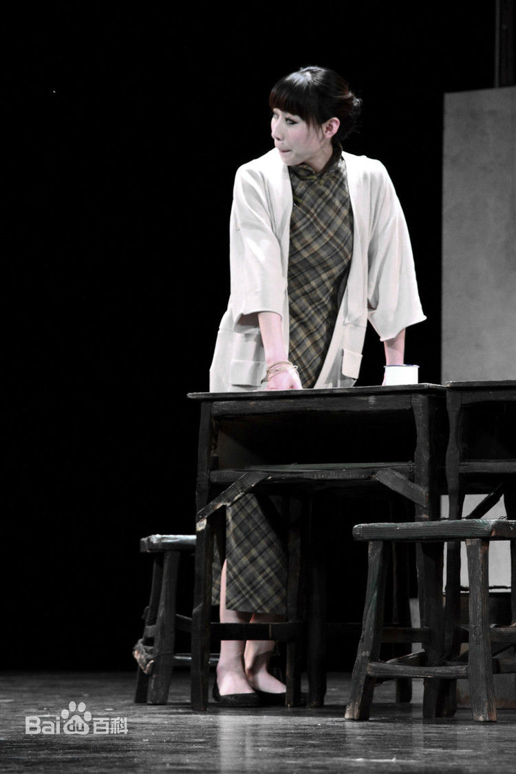 高清任素汐在话剧《驴得水》中的图集