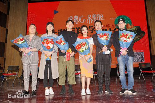 任素汐提着心吊着胆图册