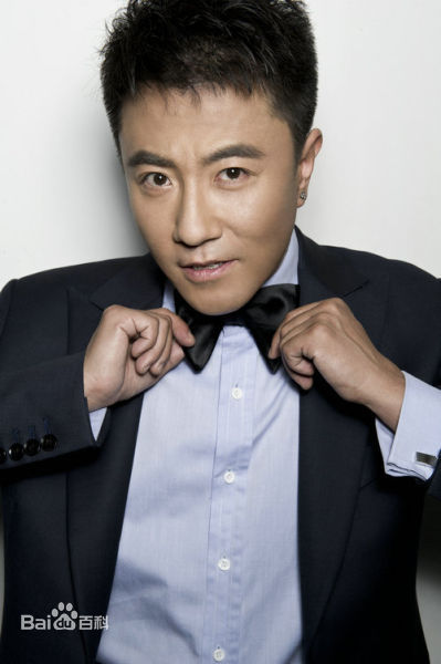 赵阳长款风衣造型尽显男性魅力图册