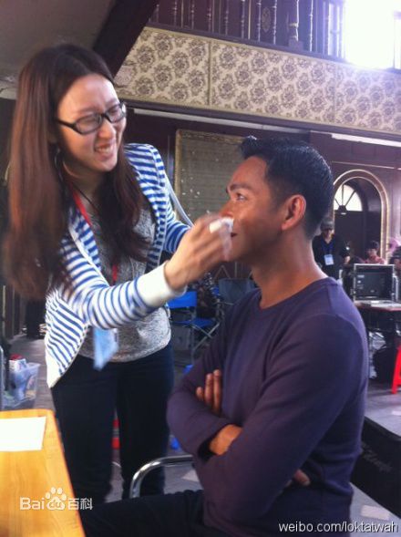 骆达华(Ken Lok Daat Wah)给野兽献花素颜照壁纸