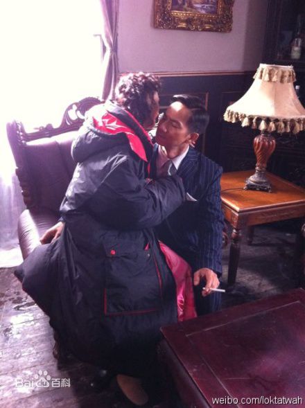 骆达华(Ken Lok Daat Wah)给野兽献花素颜照壁纸