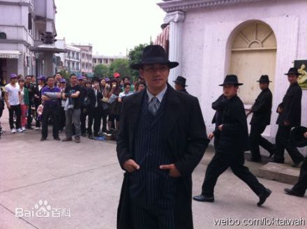 骆达华(Ken Lok Daat Wah)给野兽献花素颜照壁纸