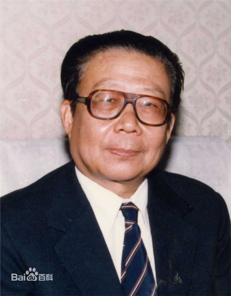 谢铁骊前后照片