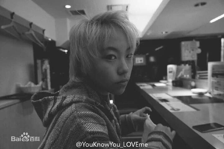 窦靖童(Leah Dou)粉发造型图片图集