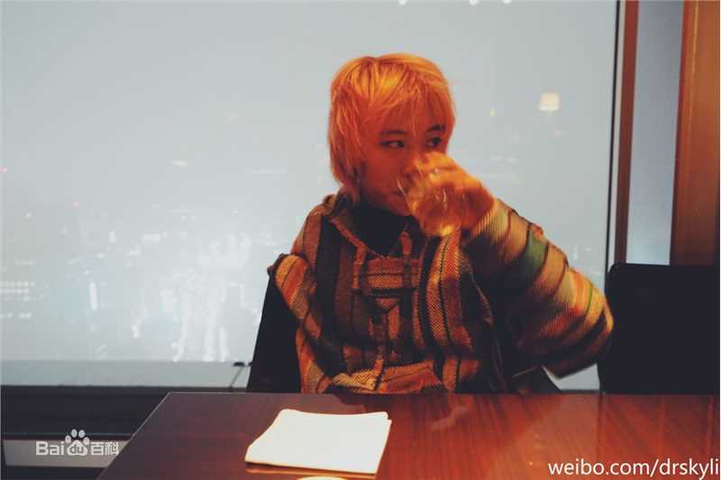 窦靖童(Leah Dou)粉发造型图片图集