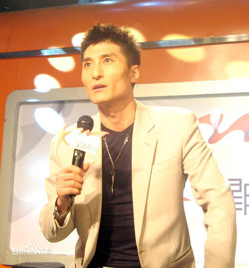 胡东参加活动前后照片