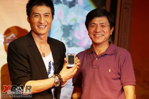 胡东参加活动照壁纸壁纸