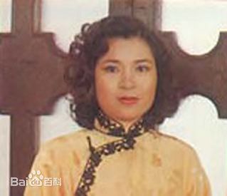 苏杏璇在《神雕英雄传》中饰演郭靖的母亲李萍中的