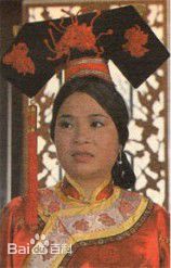 苏杏璇在《神雕英雄传》中饰演郭靖的母亲李萍中的