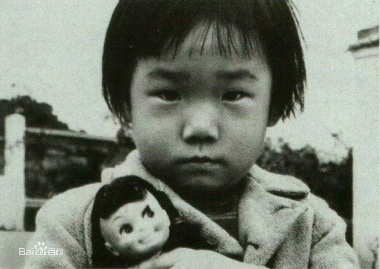 林忆莲(Sandy Lam)儿时照片性感图片图集