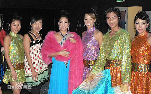 甄妮(Jenny Tseng)合照性感图片壁纸