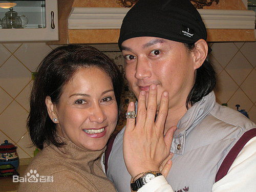 甄妮(Jenny Tseng)合照性感图片壁纸