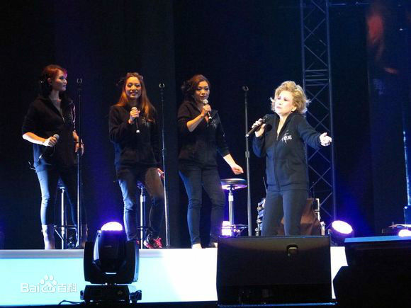 甄妮(Jenny Tseng)2013年12月6日“非”台北云顶演唱会壁纸壁纸