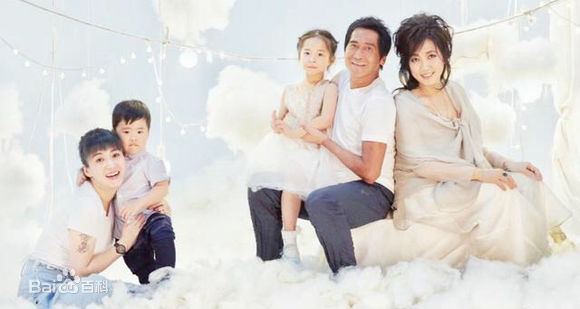 齐秦(Chyi Chin)与家人图片图集