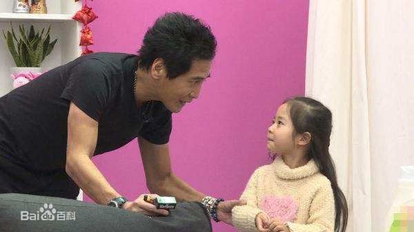 齐秦(Chyi Chin)与家人图片图集