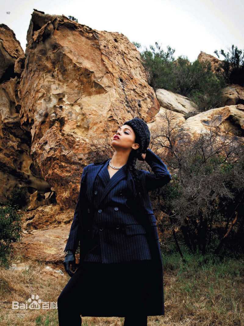 最全佐伊·索尔达娜(Zoe Saldana)精彩图册