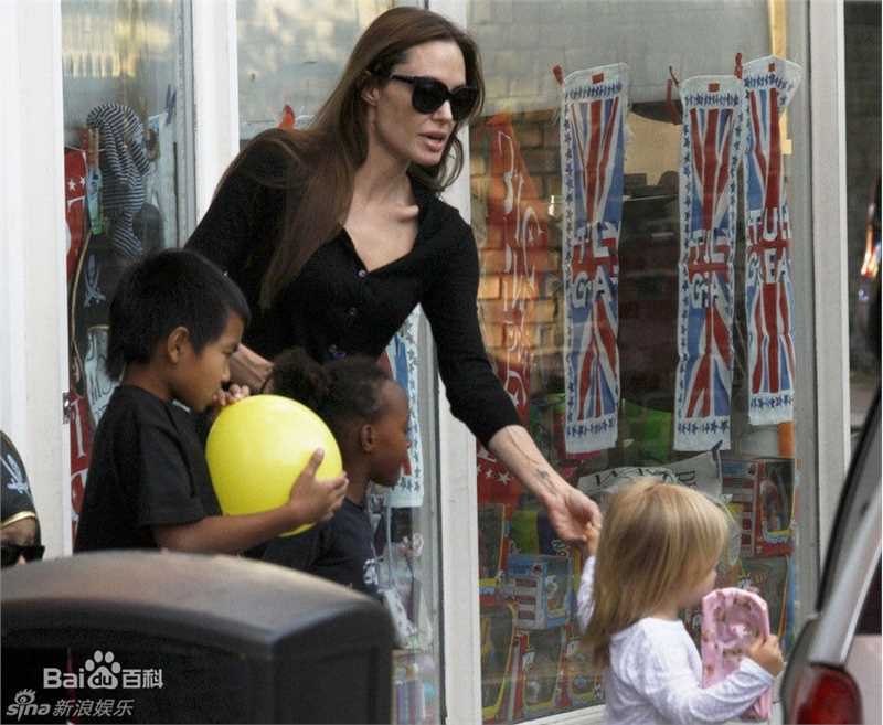 最全安吉丽娜·朱莉(Angelina Jolie)精彩图册