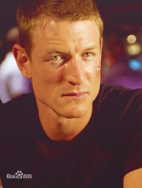 菲利普·温彻斯特(Philip Winchester)反击高清剧照
