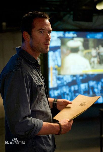苏利文·斯坦普莱顿(Sullivan Stapleton)反击图册