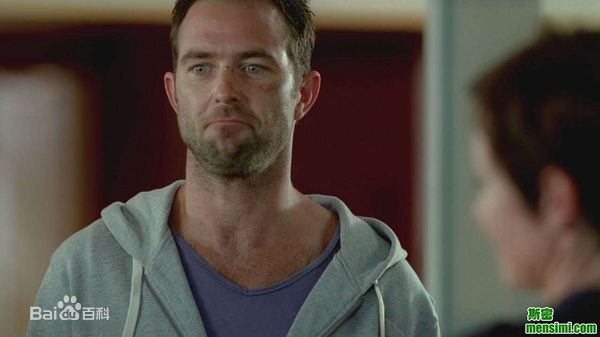 苏利文·斯坦普莱顿(Sullivan Stapleton)反击图册