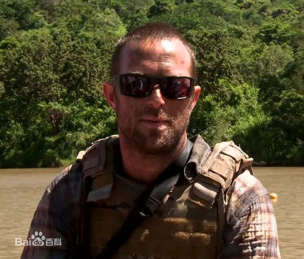 苏利文·斯坦普莱顿(Sullivan Stapleton)反击图册