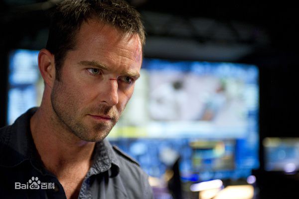 苏利文·斯坦普莱顿(Sullivan Stapleton)反击图册