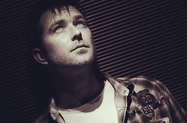 苏利文·斯坦普莱顿(Sullivan Stapleton)前后照片