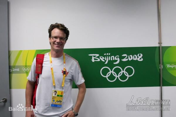 马克·亨利·罗斯韦尔(Mark Henry Rowswell)大山参加各类活动照片前后照片