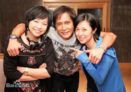 陈秋霞(Chelsia Chan)与演唱合作人性感图片图集