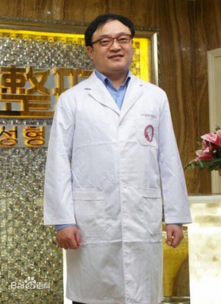 最新张荣佑性感图片