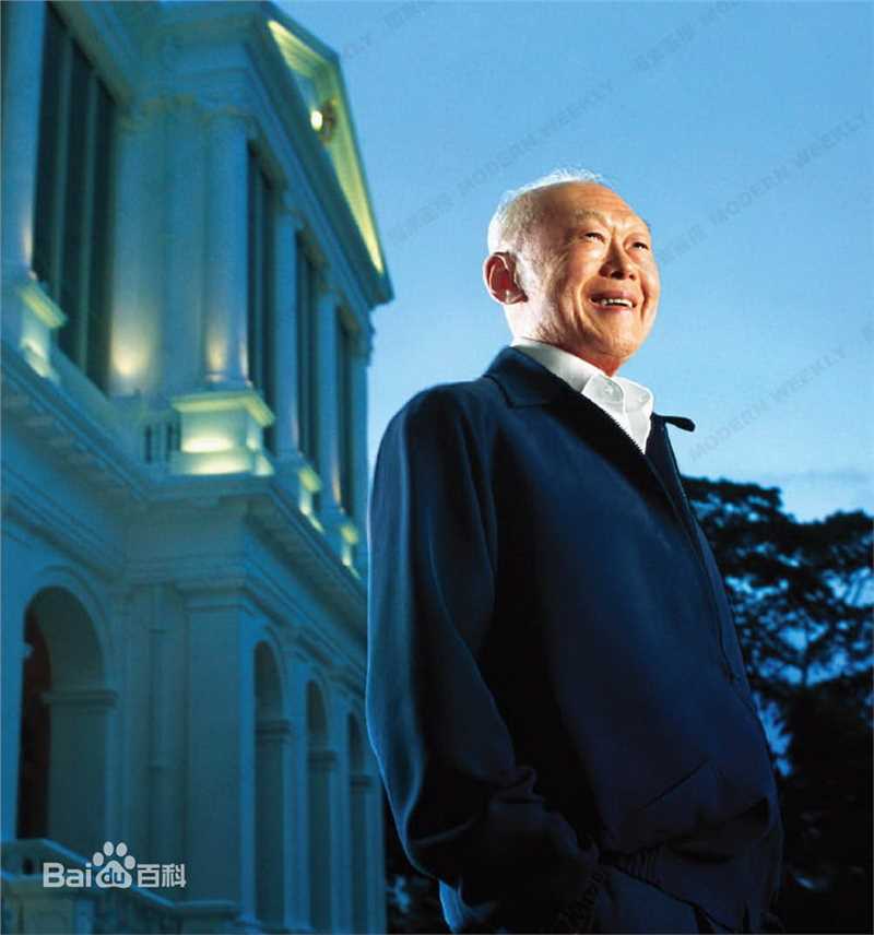 李光耀(Lee Kuan Yew)工作照前后照片