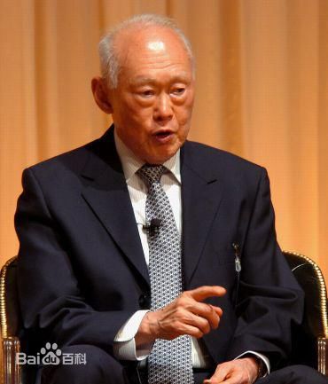 李光耀(Lee Kuan Yew)工作照前后照片