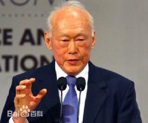 李光耀(Lee Kuan Yew)工作照前后照片