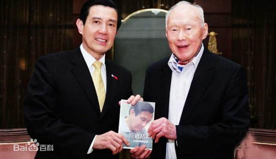 李光耀(Lee Kuan Yew)工作照前后照片