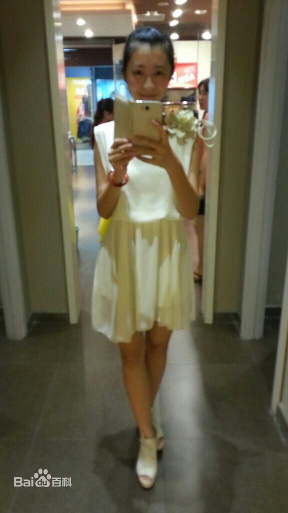 聂知晓生活照壁纸壁纸