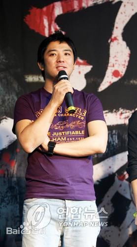 尹鸿承(，Yoon Hong-Seung)（昌导演）图册