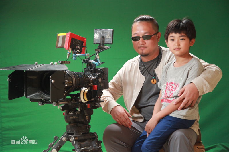 石易矗执导工作照壁纸壁纸