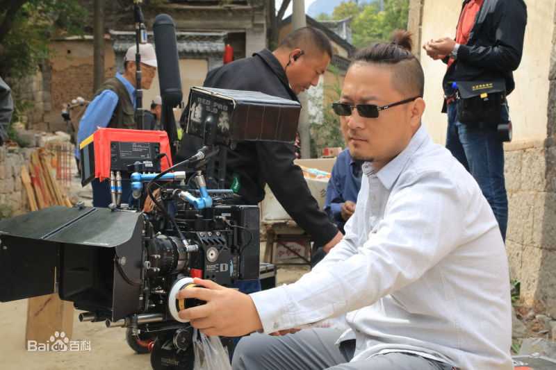 石易矗执导工作照壁纸壁纸