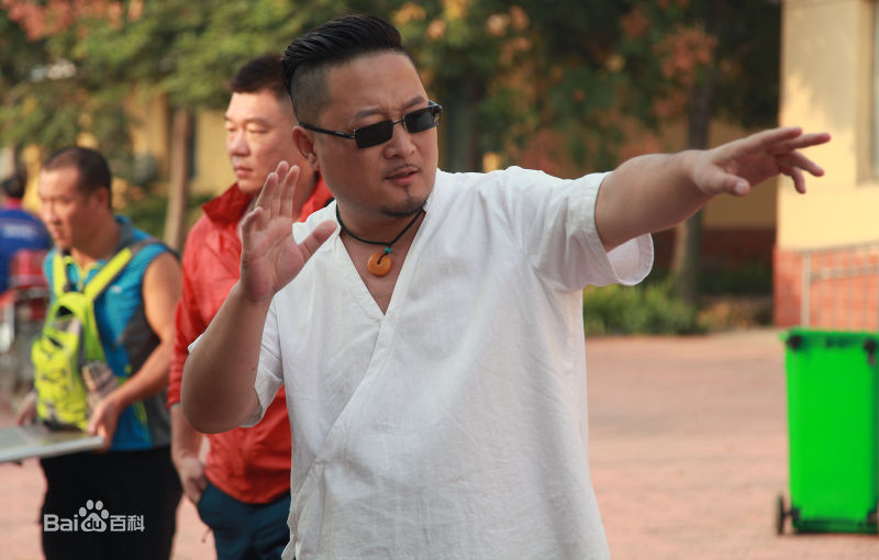 石易矗执导工作照壁纸壁纸