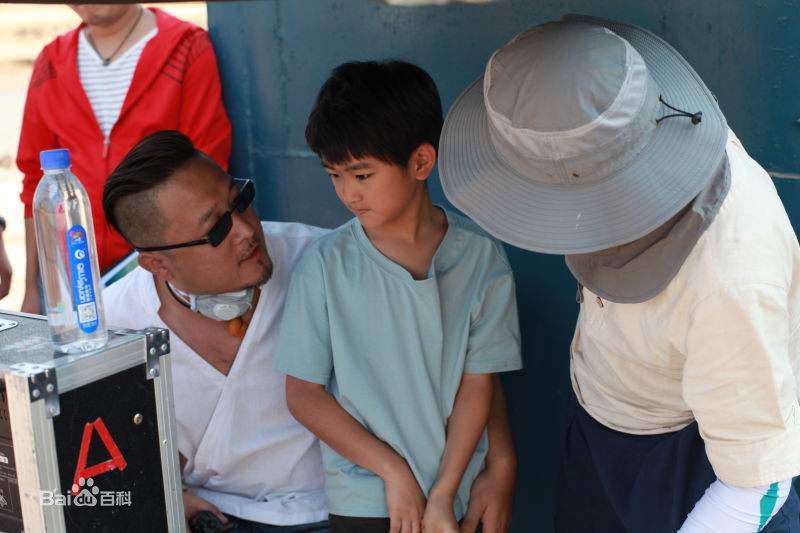 石易矗执导工作照壁纸壁纸