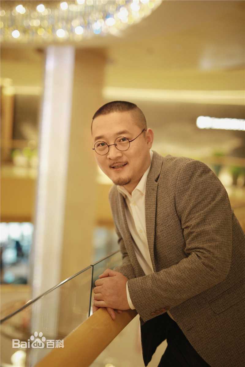 石易矗执导工作照壁纸壁纸