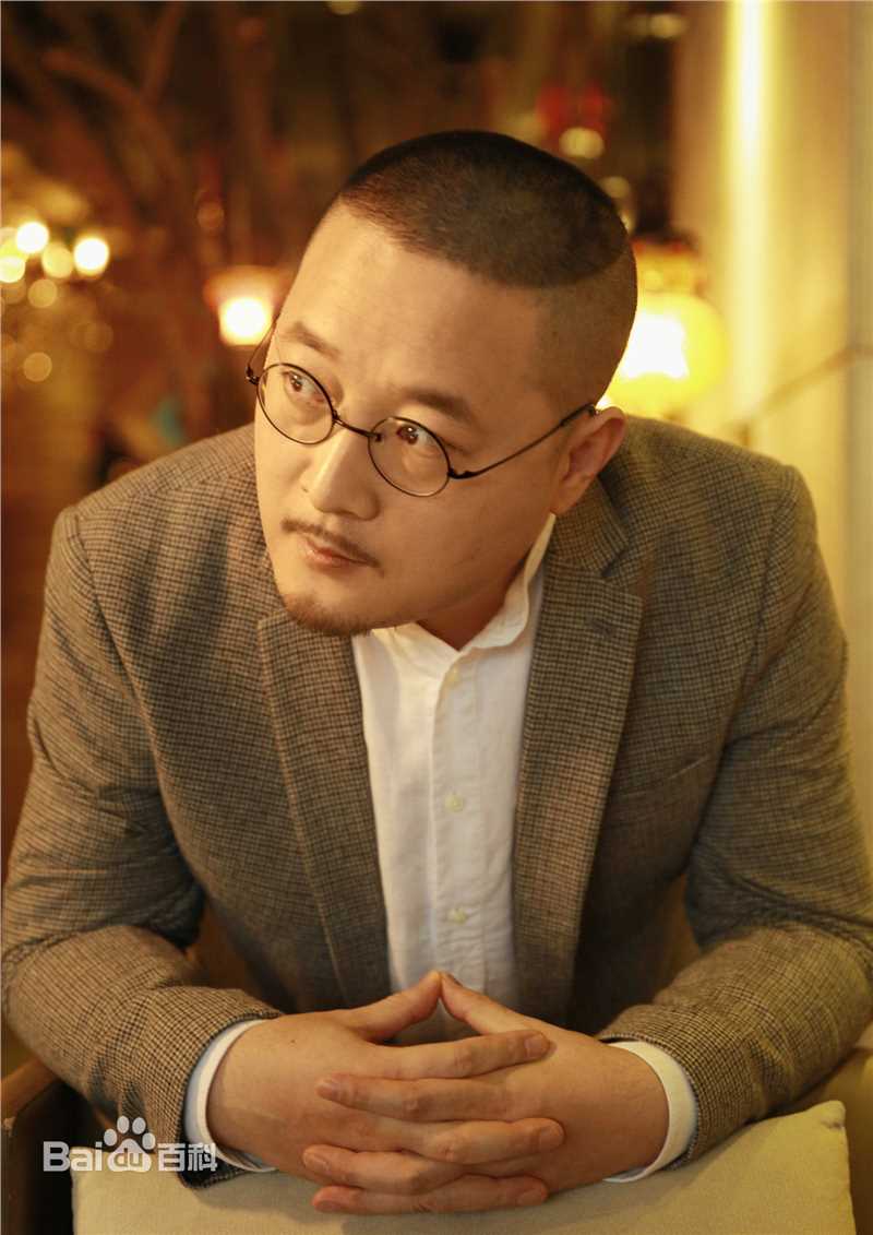 石易矗执导工作照壁纸壁纸