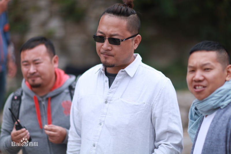 石易矗执导工作照壁纸壁纸