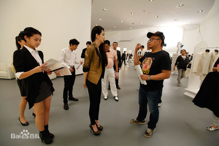 傅咏工作照壁纸壁纸