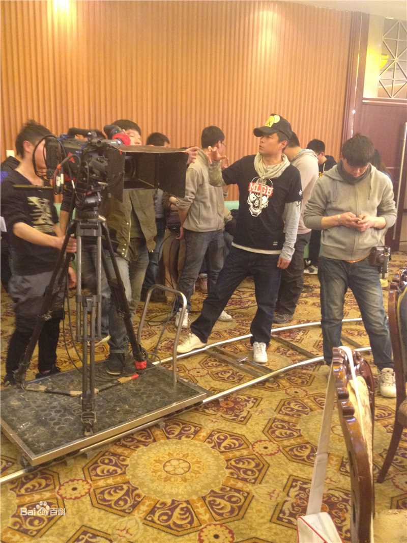 王鹤钧工作性感图片图集