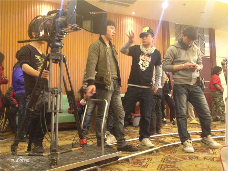 王鹤钧工作性感图片图集