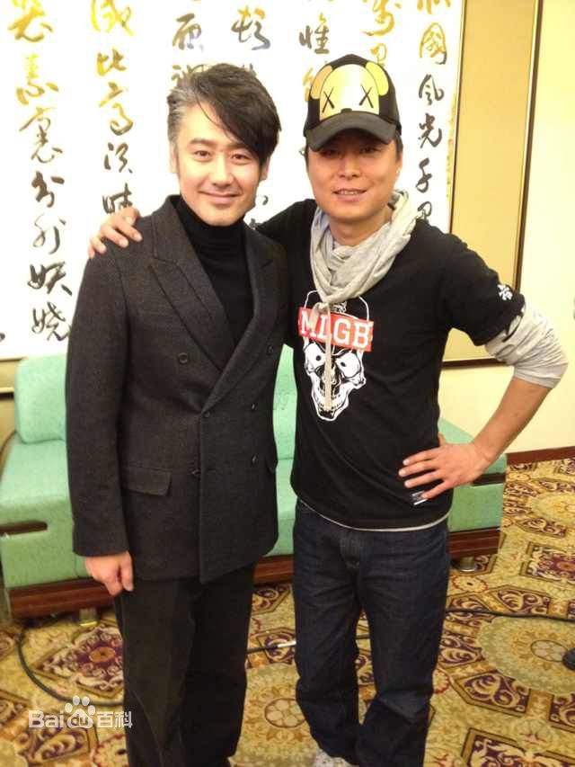 王鹤钧工作性感图片图集