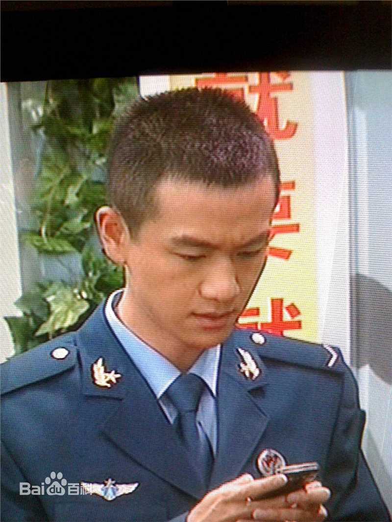 高清顾宇峰(Daniel)在代表作《大学生士兵的故事》  饰 余丰中的图集